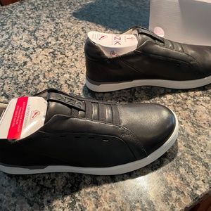 Men’s size 10 Kizik shoe